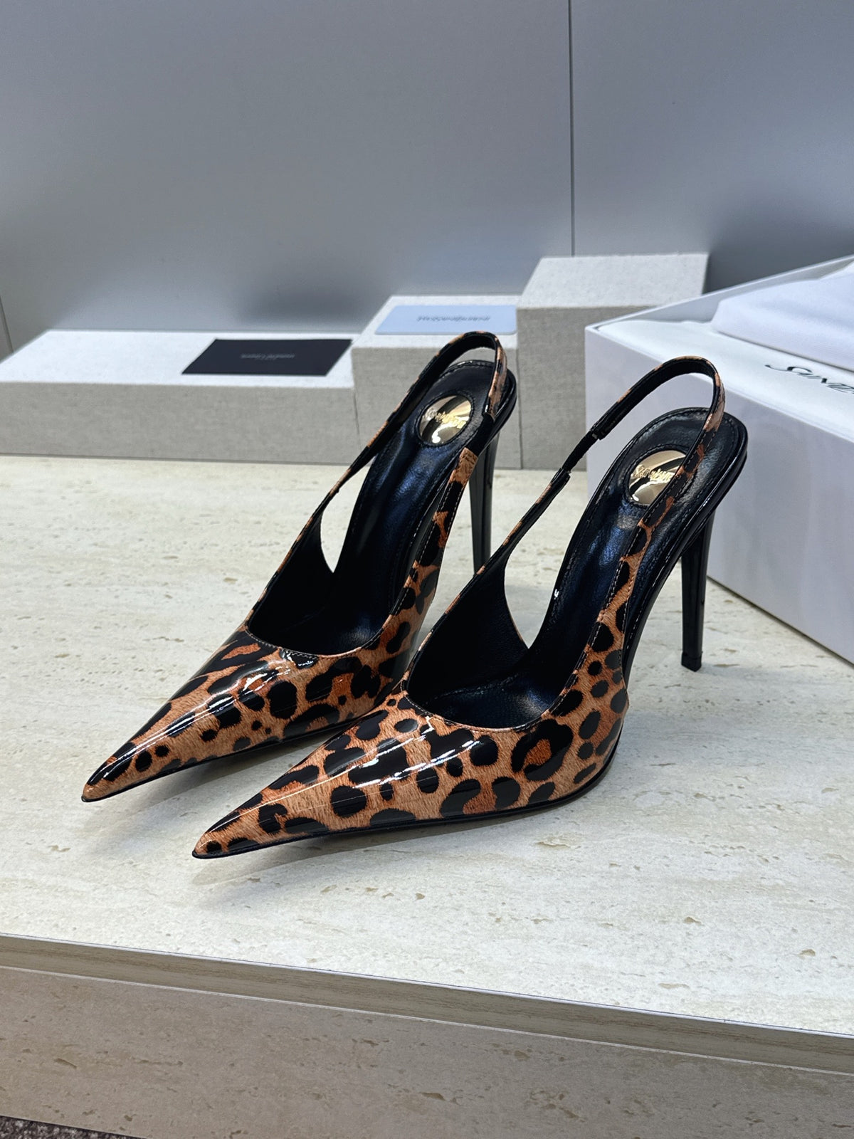 Saint Laurent Guermantes Slingback Pumps