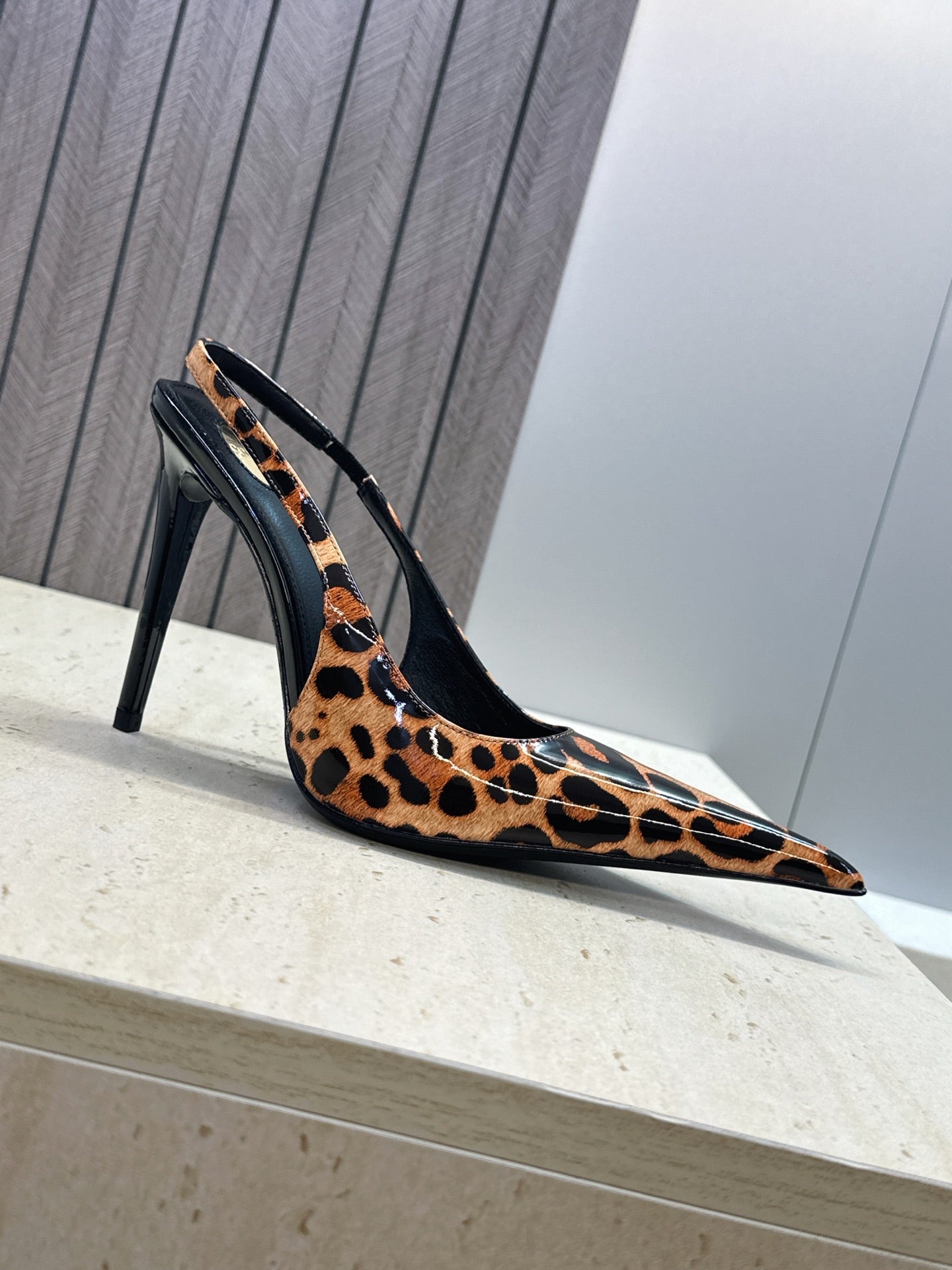 Saint Laurent Guermantes Slingback Pumps