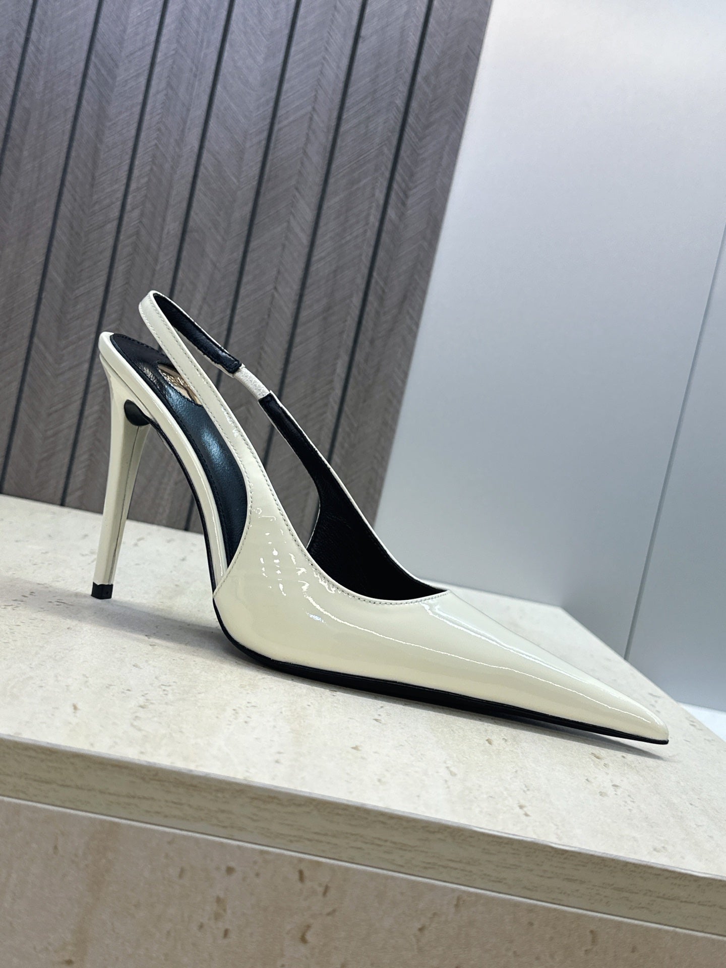 Saint Laurent Guermantes Slingback Pumps