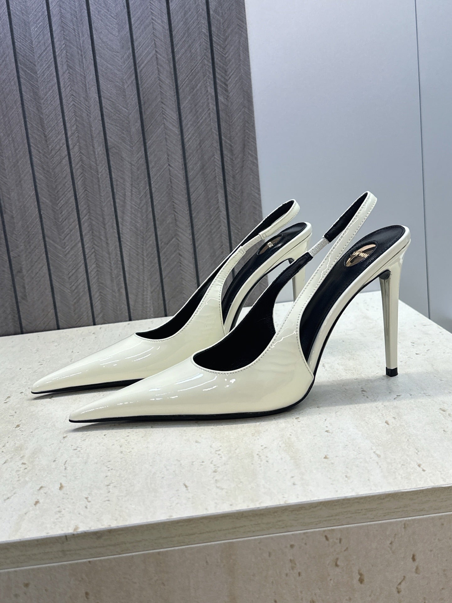 Saint Laurent Guermantes Slingback Pumps