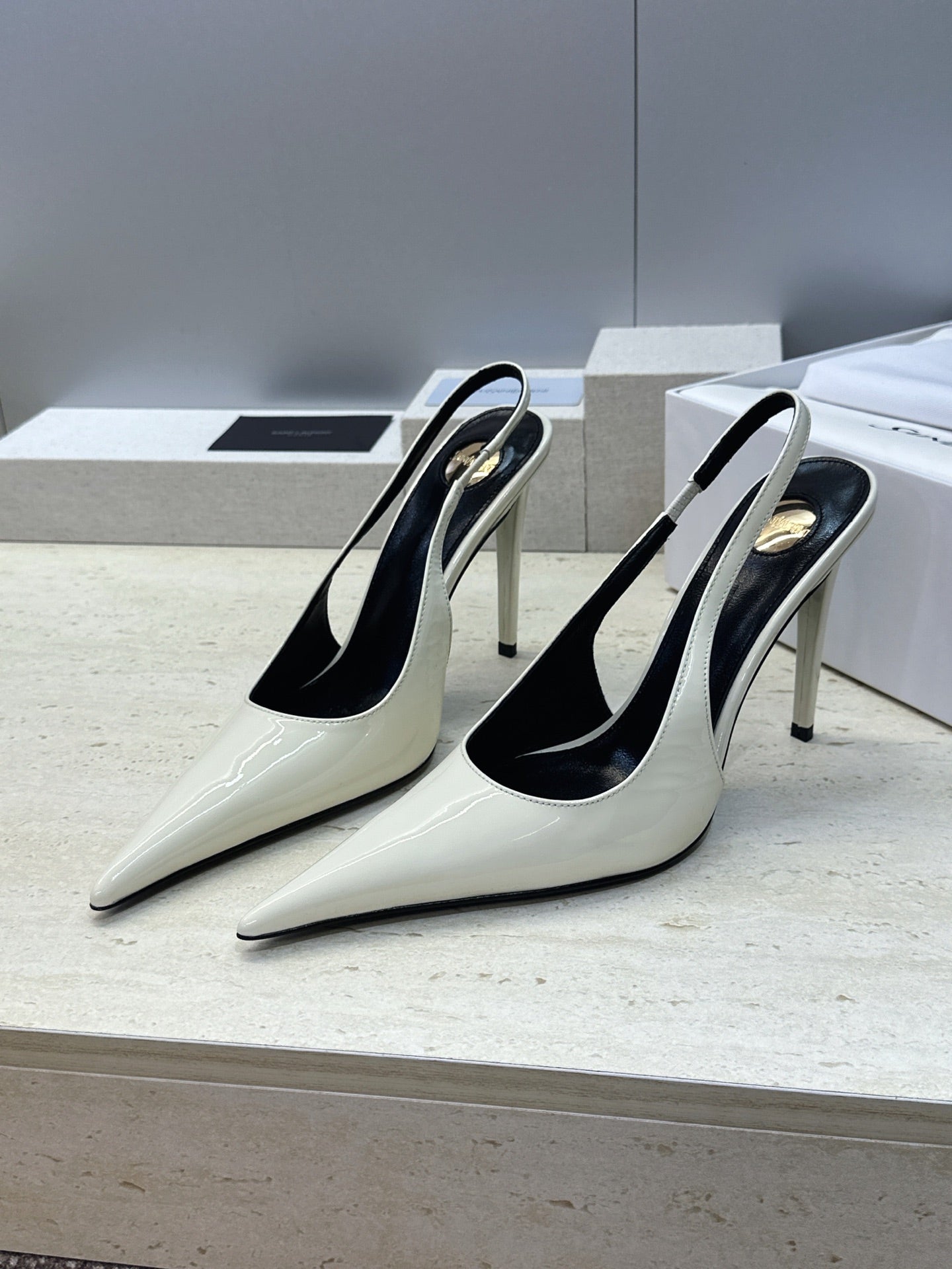 Saint Laurent Guermantes Slingback Pumps