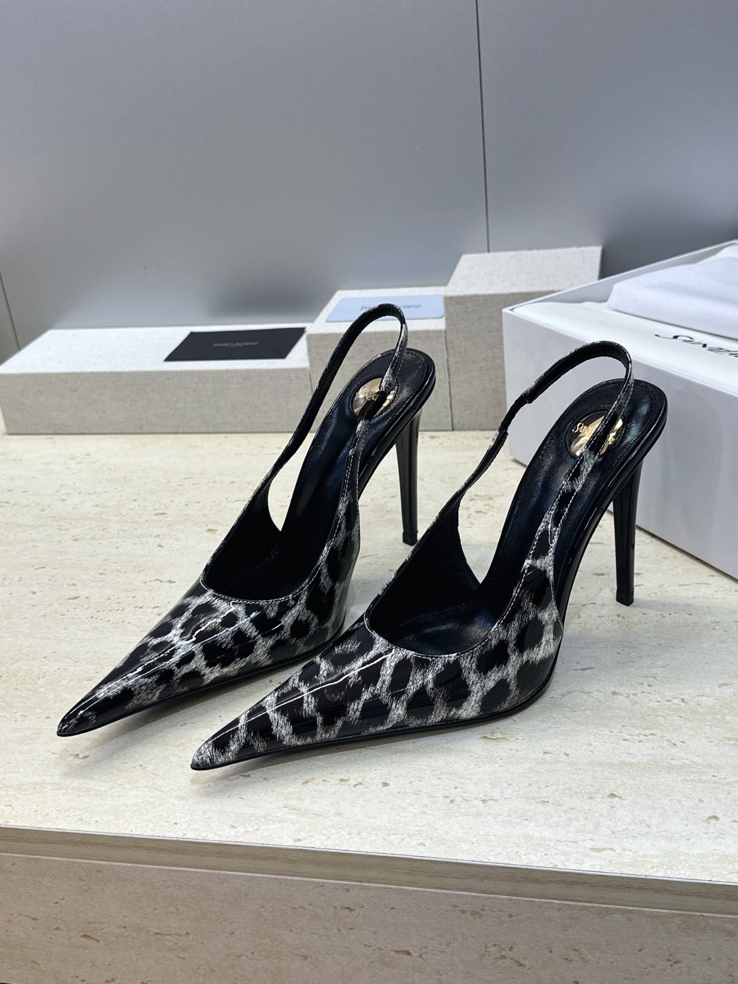 Saint Laurent Guermantes Slingback Pumps