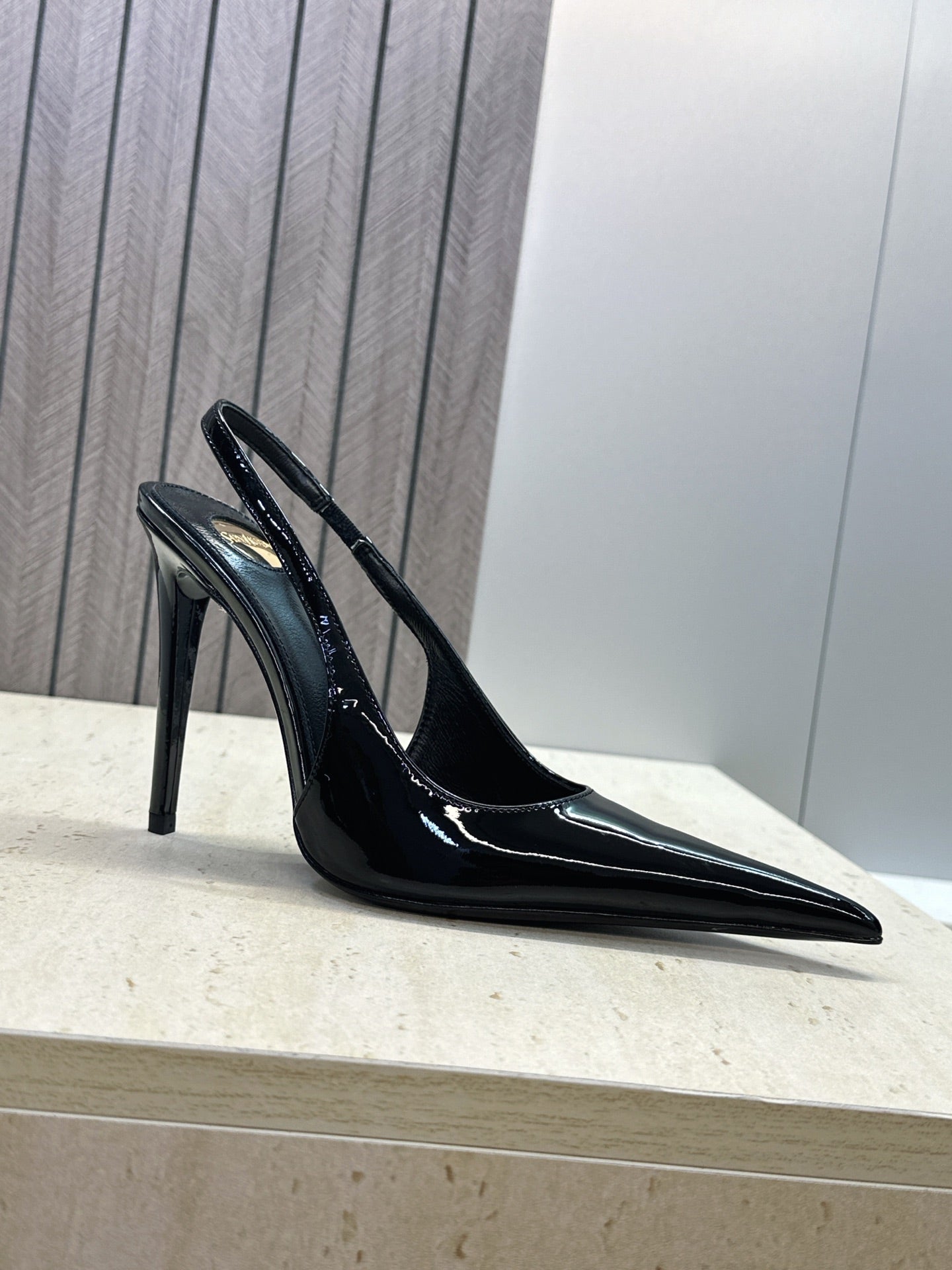 Saint Laurent Guermantes Slingback Pumps