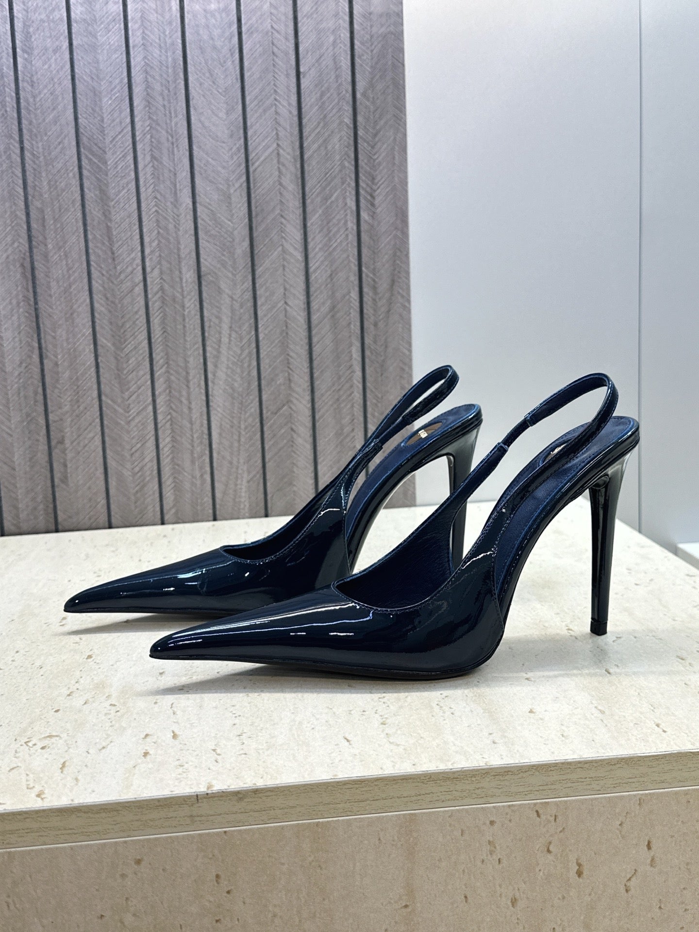 Saint Laurent Guermantes Slingback Pumps