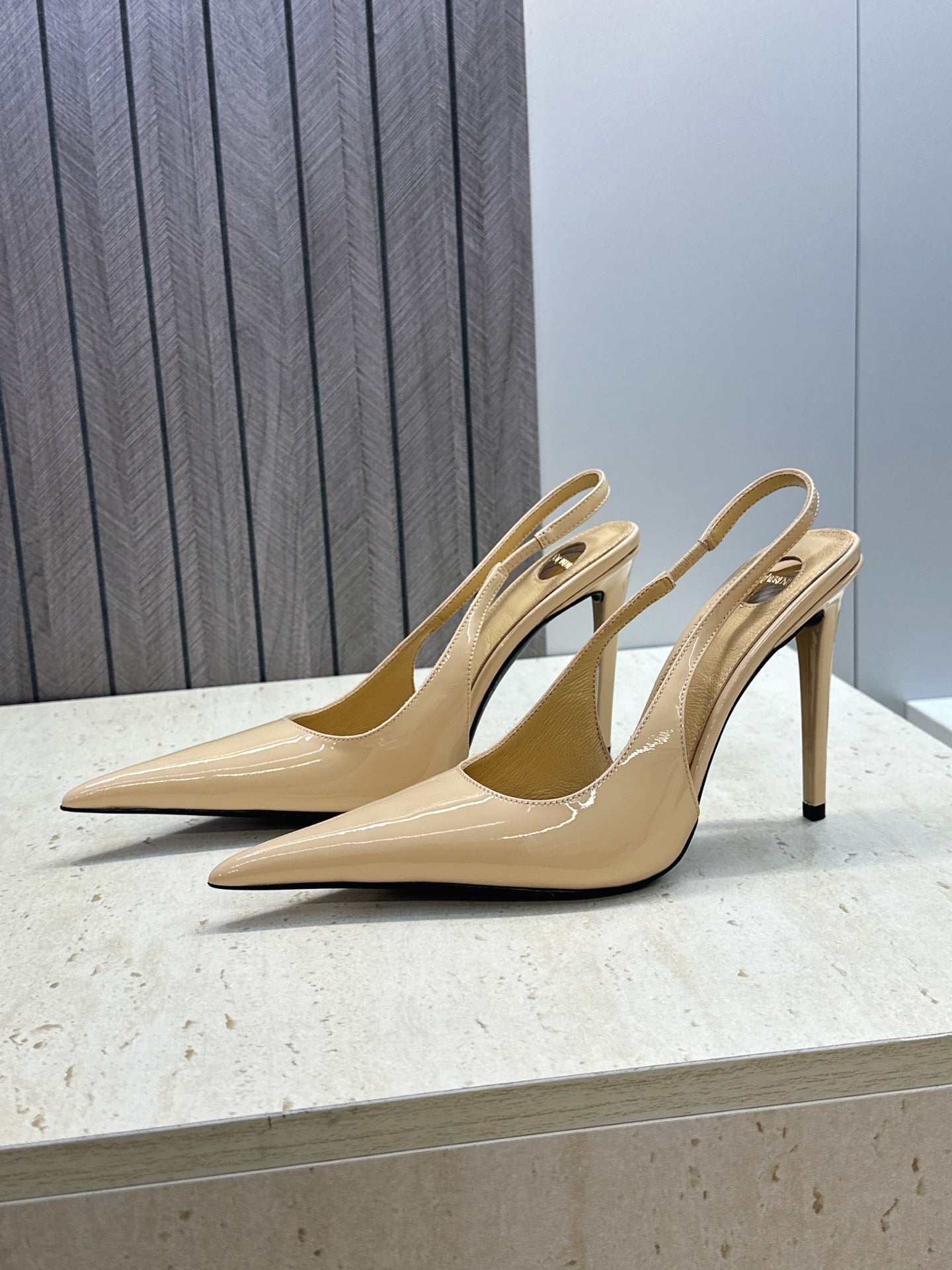 Saint Laurent Guermantes Slingback Pumps