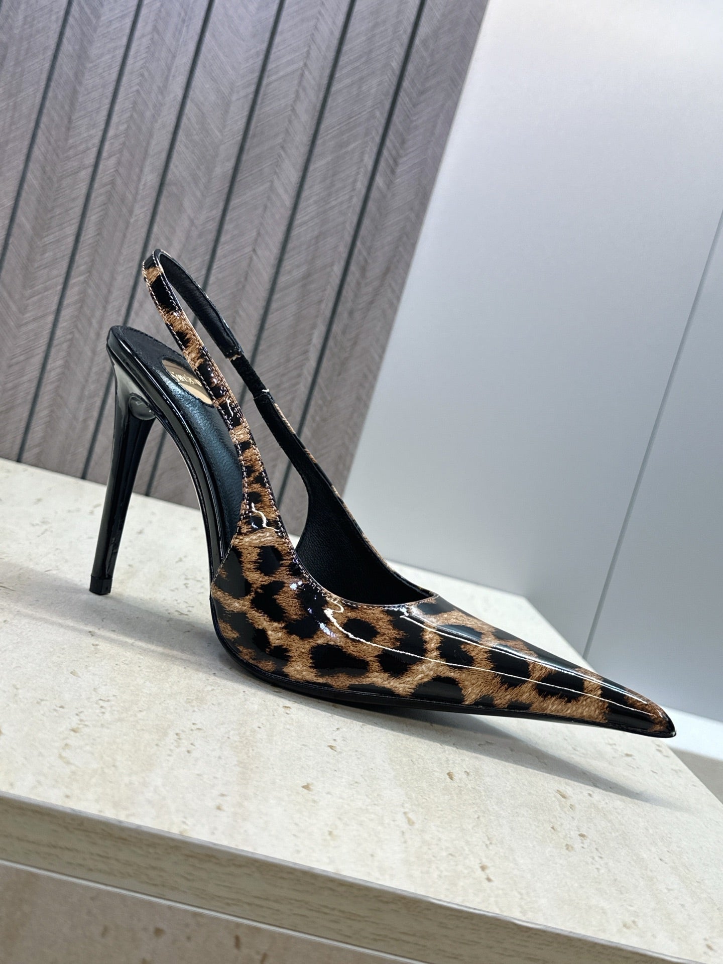 Saint Laurent Guermantes Slingback Pumps
